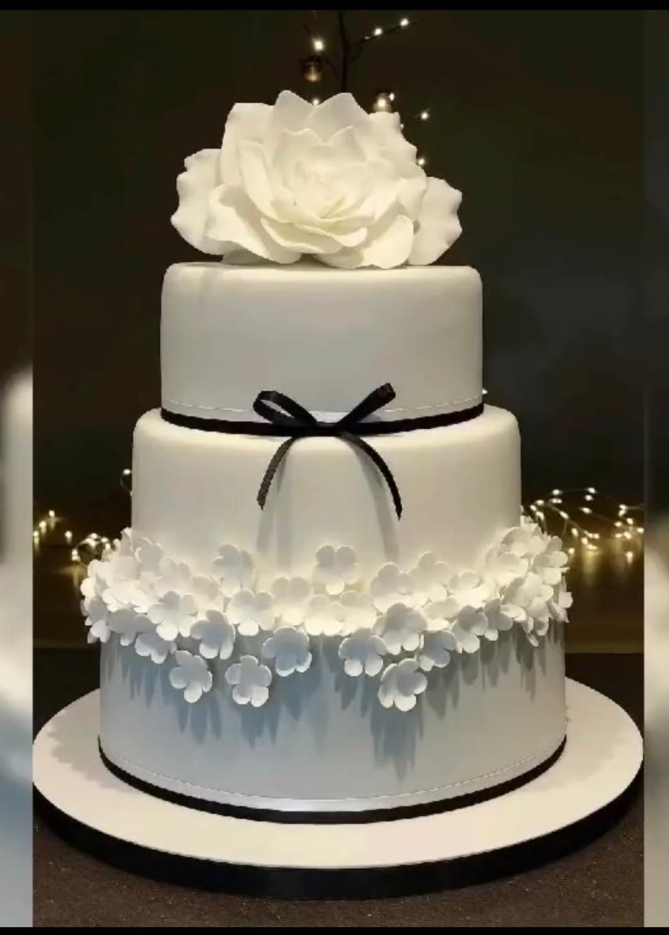 Liz Bakery Cake Display